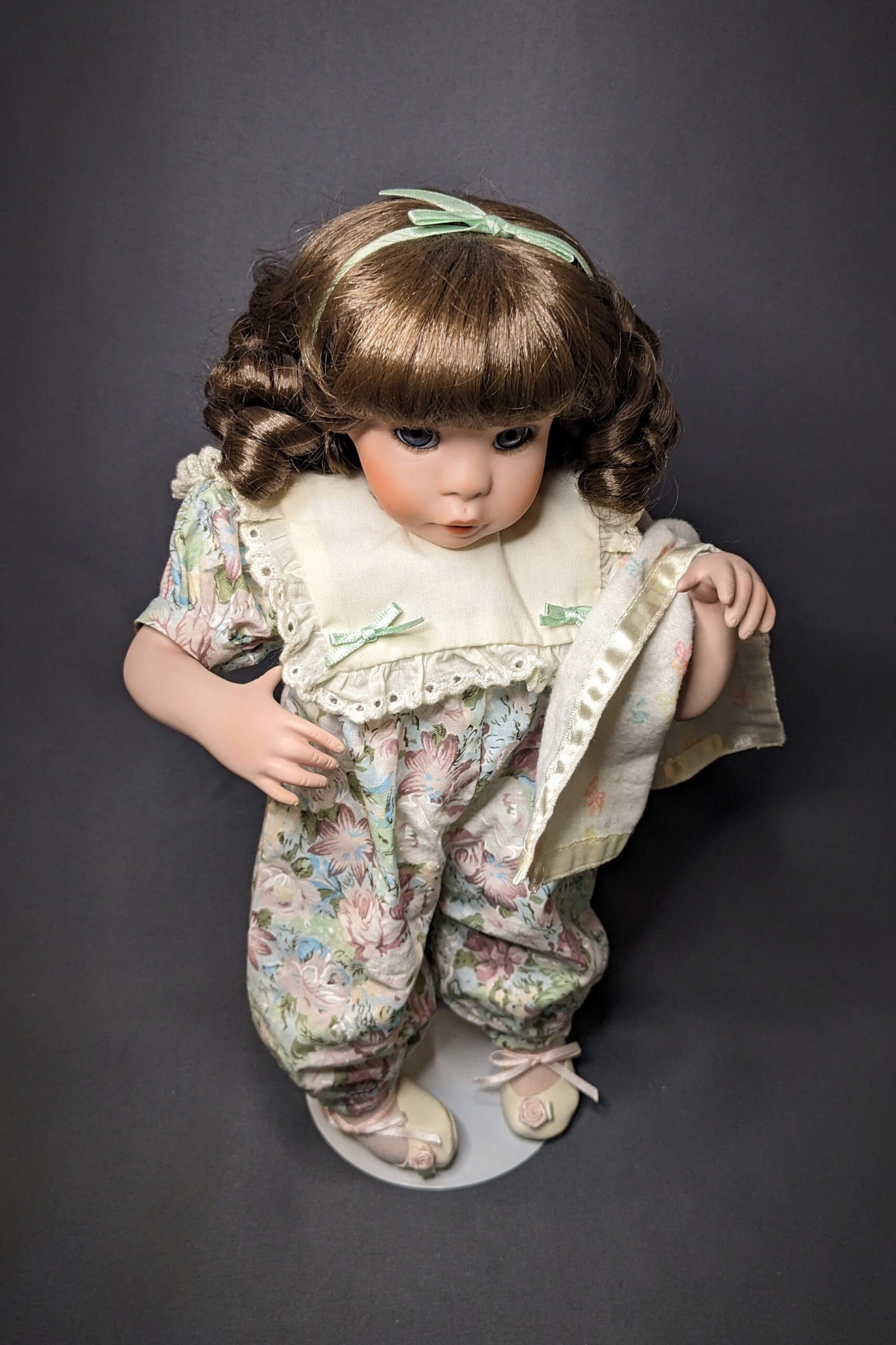 Vintage Ashton-Drake “Me and My Blankie” Porcelain Doll by Jan Goodyear | 15” | COA & Box - Image 4